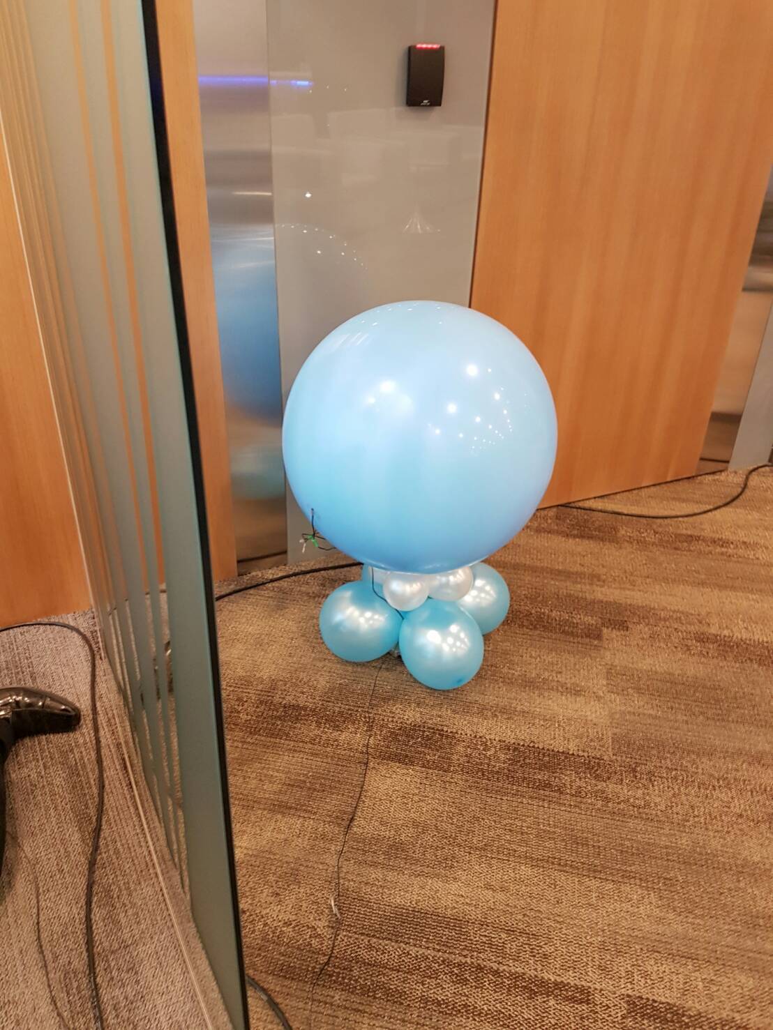 6-1 Exploding mother and child balloons (Balloon w/sons)